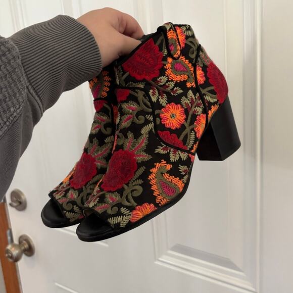 Crown Vintage Shoes - Crown Vintage Frankie embroidered peep-toe booties size 8